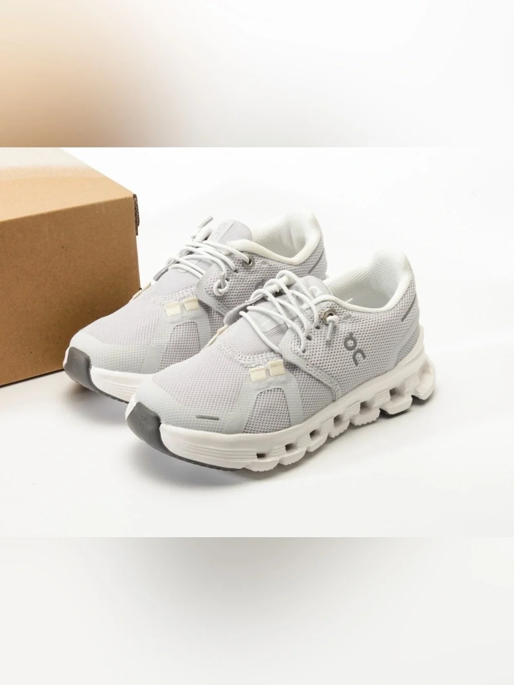 On Running Kids Cloud Mesh Sneaker in Light Gray& White (SIZE 12.5C) - Picture 2 of 6